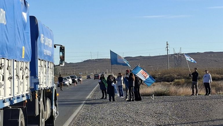Volanteada frente a la sede de la Autovía Norte en Plottier.