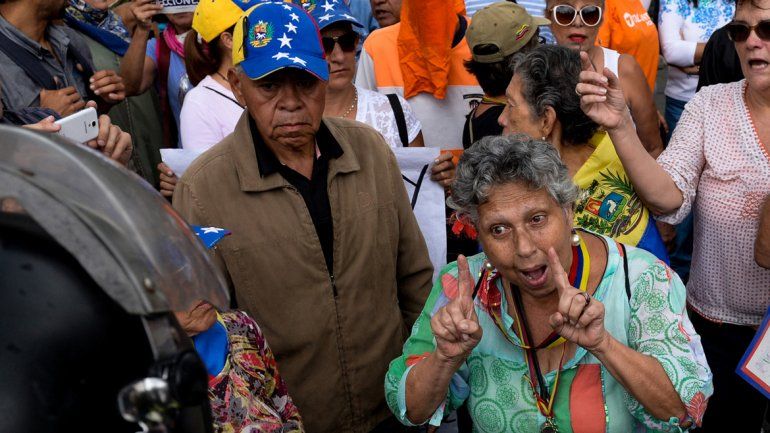 La marcha de los abuelos intentó ser dispersada por la Policía.