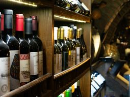 Vino argentino en 2 velocidades: Neuquén explota (+132%) mientras Bianchi y Norton caen en default. Vino argentino en 2 velocidades: Neuquén explota (+132%) mientras Bianchi y Norton caen en default.