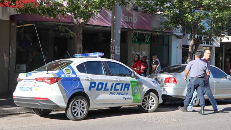Intentaron robar en una casa de cambio de Cipolletti, pero la alarma los espantó