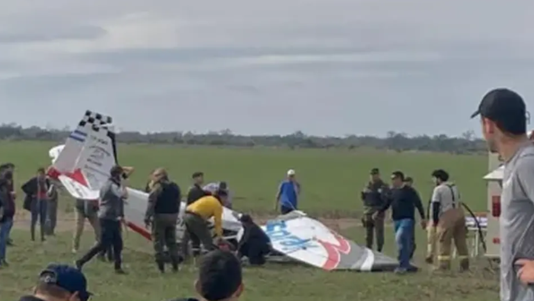Cayó una avioneta durante una exhibición en Chaco: dos muertos