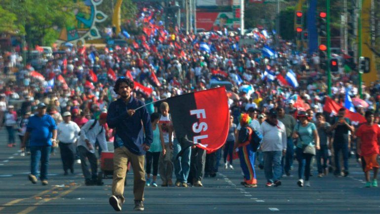 Miles de personas marcharon el sábado en Nicaragua para combatir con amor al coronavirus.