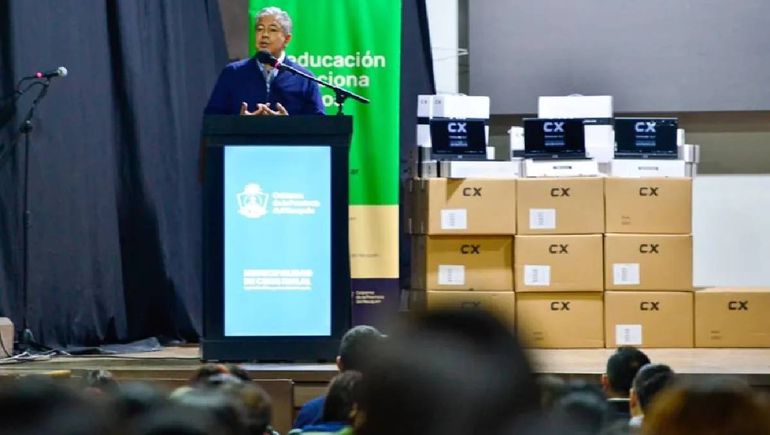 Rolando Figueroa en Chos Malal. Rolando Figueroa en Chos Malal.