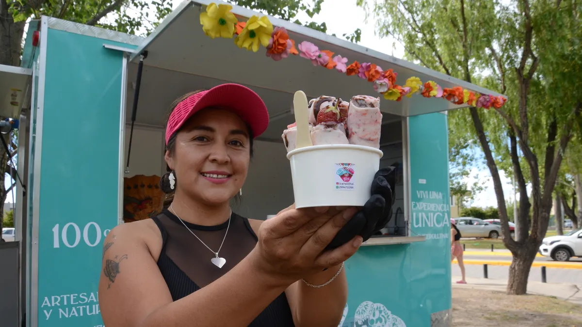 Viajó a Tailandia, descubrió los helados de Tik Tok y hoy es furor en  Neuquén