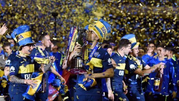 Video: un ex jugador de Boca agredió a una mujer en Rosario