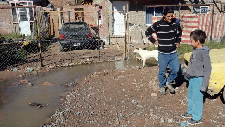 Vecinos de Cordón Colón cortan las calles ante la falta de obras aluvionales