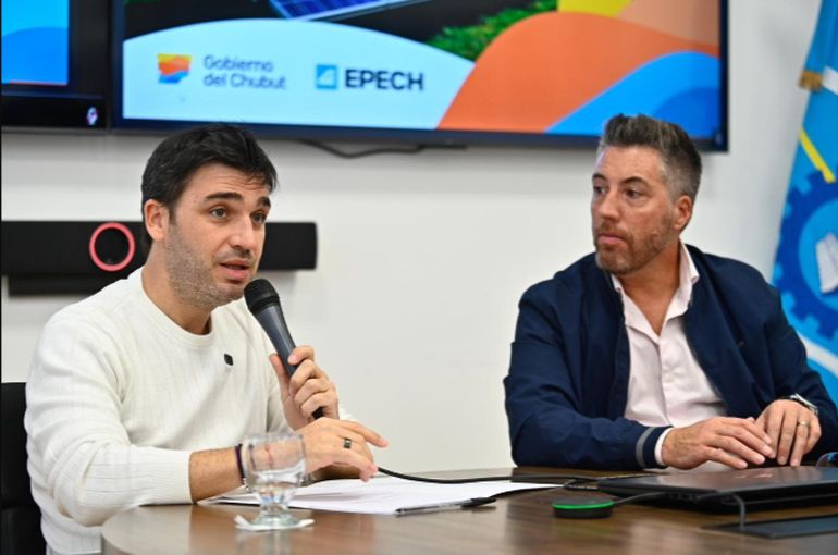 El gobernador de Chubut, Ignacio Torres, y el gerente general de EPECH, durante la presentación del plan. El gobernador de Chubut, Ignacio Torres, y el gerente general de EPECH, durante la presentación del plan.