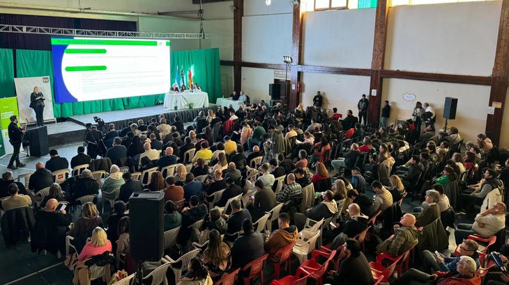 La audiencia pública del proyecto Calcatreu generó una gran convocatoria. La audiencia pública del proyecto Calcatreu generó una gran convocatoria.