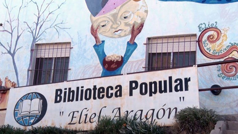 La biblioteca Eliel Aragón lucha contra la inflación y vende libros a precios bajísimos