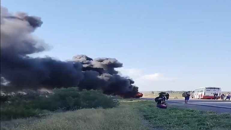 Los bomberos no pudieron hacer nada por el colectivo