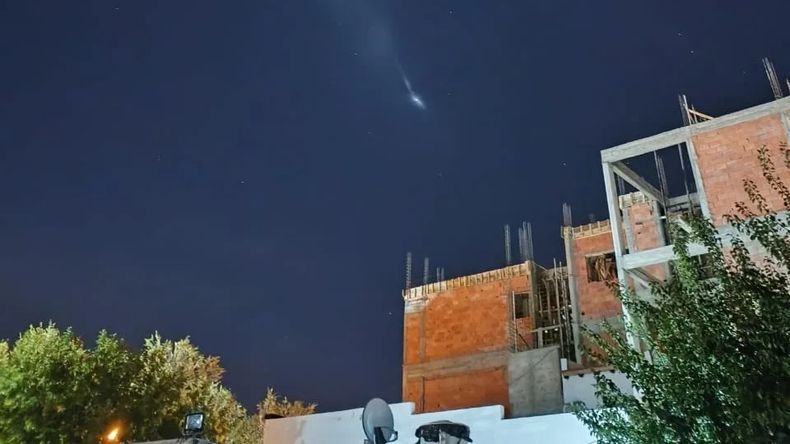Vecinos fotografiaron un extraño resplandor en el cielo: ¿Qué era?