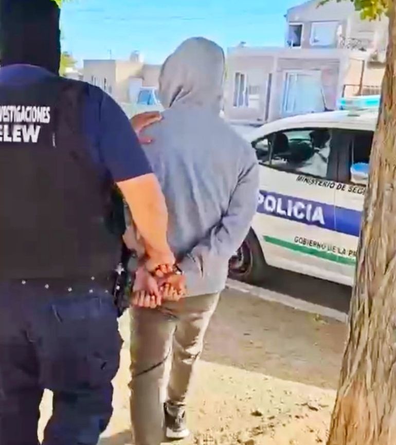 El acusado por la balacera contra una casa de Trelew posee antecedentes condenatorios en cuatro causas. El acusado por la balacera contra una casa de Trelew posee antecedentes condenatorios en cuatro causas.