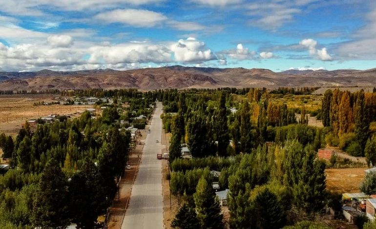 Gualjaina, municipio de Chubut con unos 3.000 habitantes. Gualjaina, municipio de Chubut con unos 3.000 habitantes.