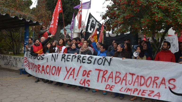 Se hicieron dos marchas por la toma del rectorado de la Unco