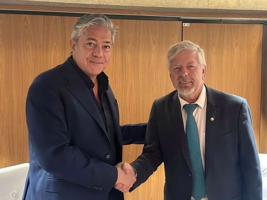 Rolando Figueroa encabezó en Río de Janeiro la firma del acuerdo que busca posicionar al gas de Vaca Muerta como proveedor estratégico para Brasil.