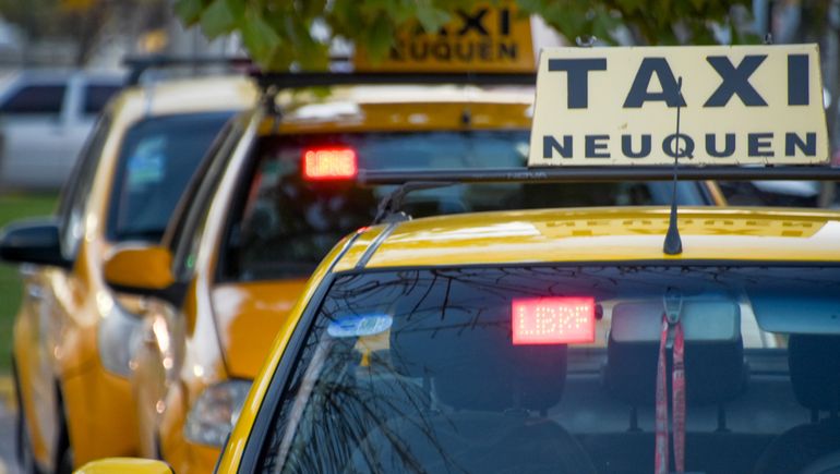 Un taxista denunció que fue secuestrado por un pasajero y encerrado en el baúl