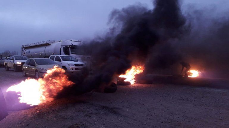 Añelo: llegó una orden de desalojo y los vecinos levantaron los cortes