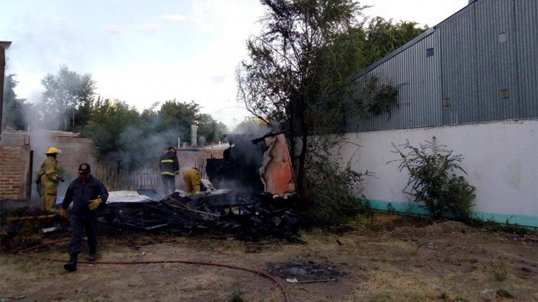 Se incendió la ex biblioteca del barrio Esperanza de Plottier