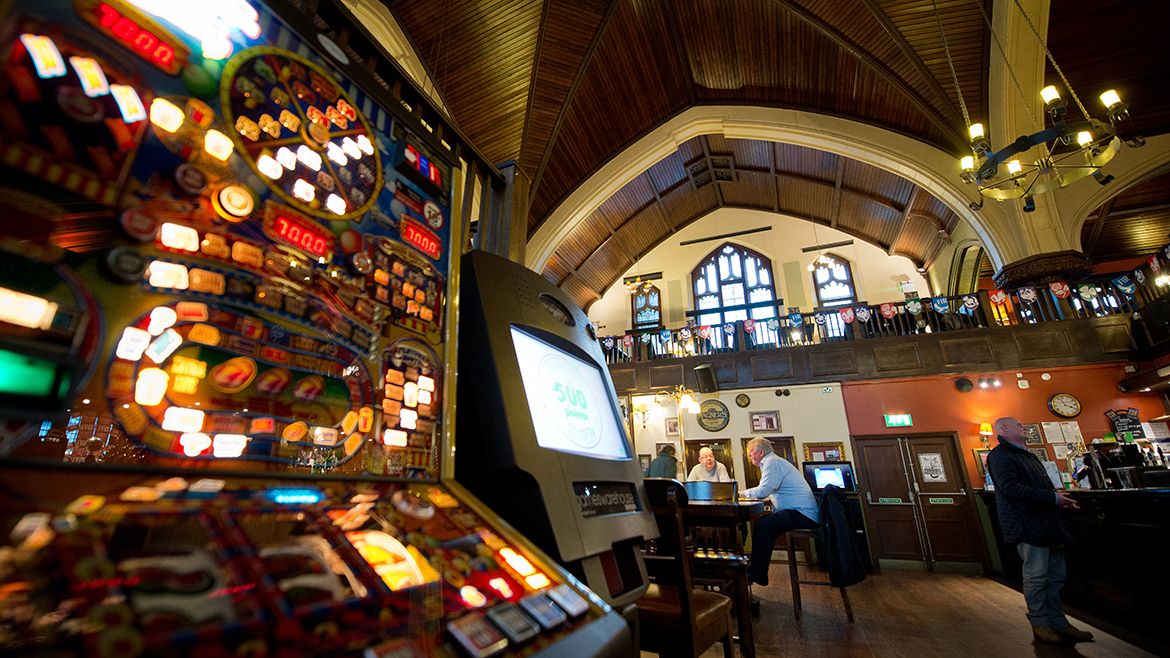 El capitán subiendo al micro rumbo a lograr la clasificación. Al lado