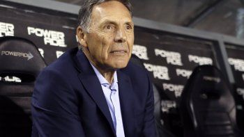 russo: nos tenemos que acomodar en la mitad de la cancha russo: nos tenemos que acomodar en la mitad de la cancha