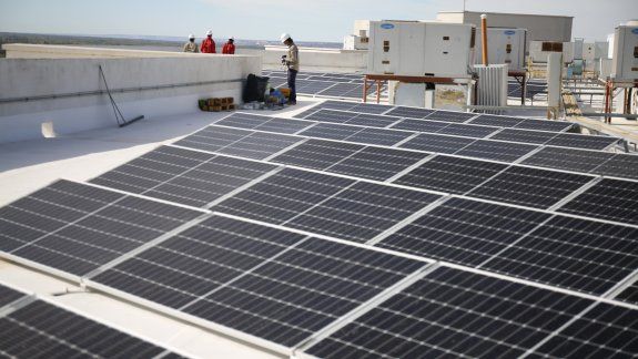 Instalaron más de 200 paneles solares en la Legislatura