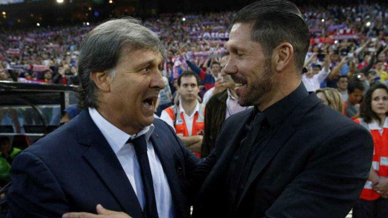 El Tata Martino (Barcelona) y el Cholo Simeone (Atlético de Madrid) se cruzaron en España.&nbsp;