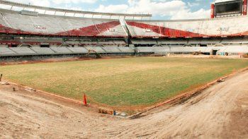 el piso del monumental comienza a mostrar el verde cesped el piso del monumental comienza a mostrar el verde cesped