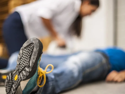 Las maniobras de RCP son fundamentales ante casos de muerte súbita. Muchas veces no alcanzan. Las maniobras de RCP son fundamentales ante casos de muerte súbita. Muchas veces no alcanzan.