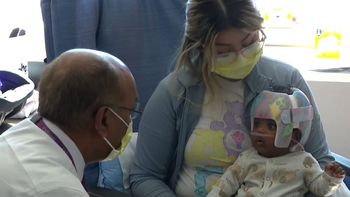 Bilal, el bebé que nació pesando apenas 226 gramos, recibió el alta en una fecha más que especial. Bilal, el bebé que nació pesando apenas 226 gramos, recibió el alta en una fecha más que especial.