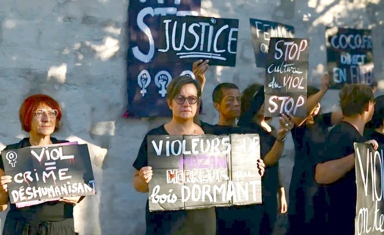 Reclamos de justicia en la puerta del tribunal. Reclamos de justicia en la puerta del tribunal.