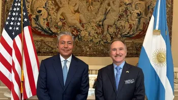Figueroa, junto al embajador de Estados Unidos en Argentina. Figueroa, junto al embajador de Estados Unidos en Argentina.
