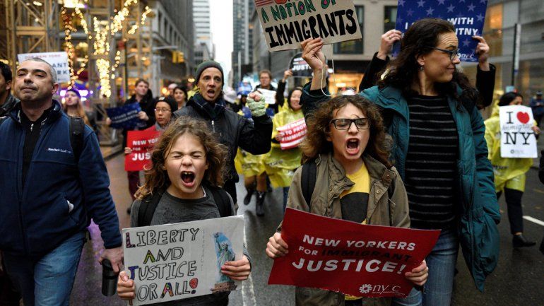 Los manifestantes se enfrentaron con la Policía. Hubo heridos leves.&nbsp;