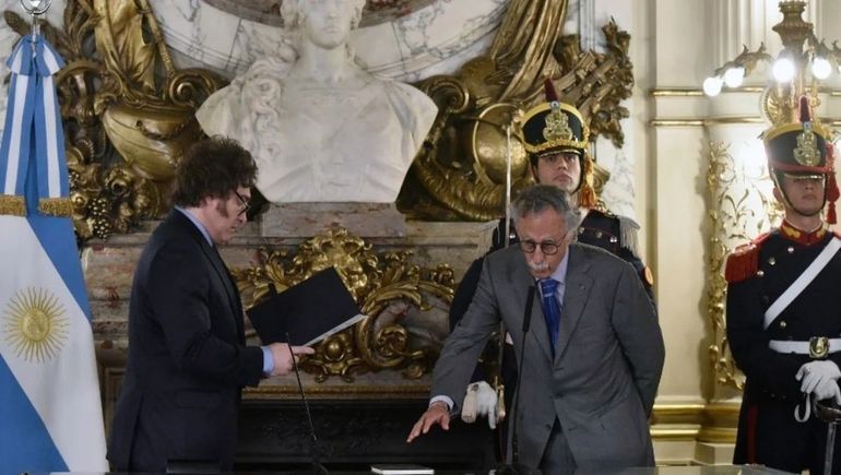 El ministro Mario Lugones tomará medidas por el escándalo del Garrahan. El ministro Mario Lugones tomará medidas por el escándalo del Garrahan.