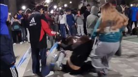 Brutal pelea entre mujeres en el centro en los festejos por el triunfo de Argentina.