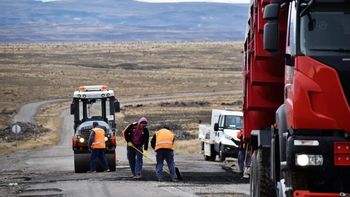 Obras en el tramo Facundo-Los Tamariscos de la Ruta 40. Obras en el tramo Facundo-Los Tamariscos de la Ruta 40.