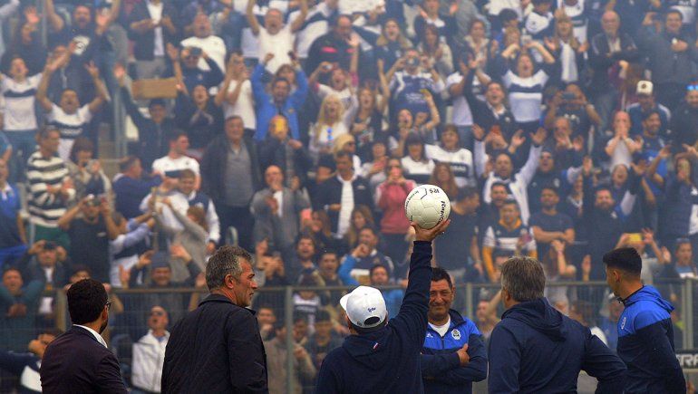 De la emoción de Diego a la revolución en El Bosque, las mejores fotos de un día histórico