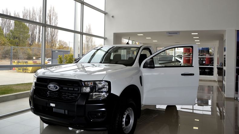 La nueva Ford Ranger XL cabina simple, es la opción que gana terreno en el Alto Valle junto a Fiorasi. | LM Neuquen La nueva Ford Ranger XL cabina simple, es la opción que gana terreno en el Alto Valle junto a Fiorasi.