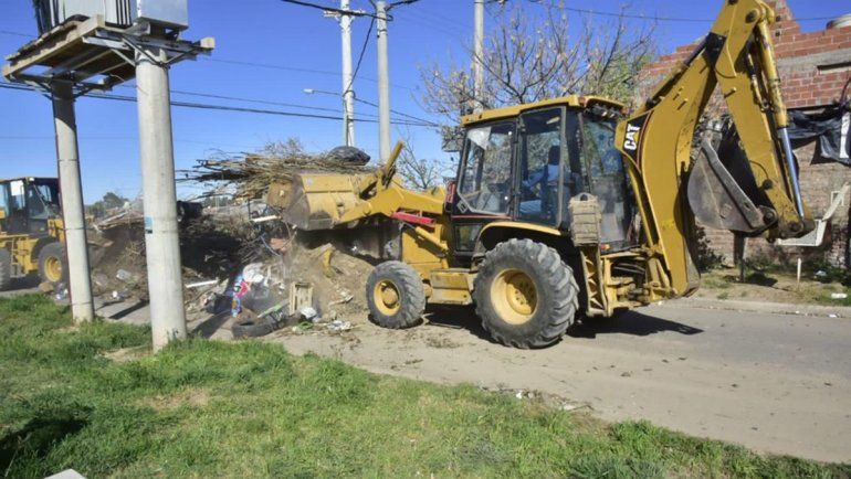 Sacaron un camión y medio de basura de una sola casa