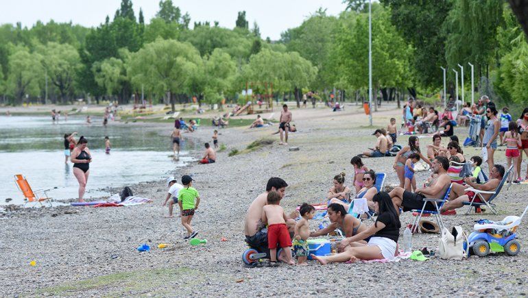 Salud pide a la población no relajarse por la baja de casos