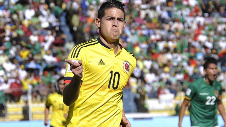 James Rodríguez festeja el segundo de Colombia