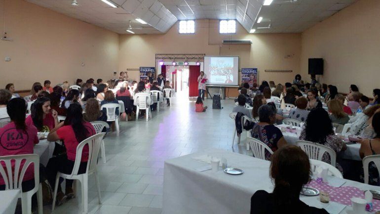 Más de 200 mujeres fueron agasajadas en Plottier