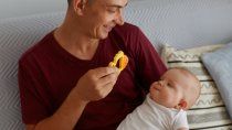 papas neuquinos piden que se extienda la licencia por paternidad