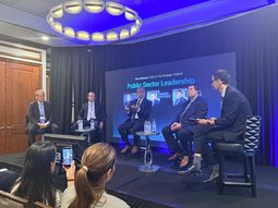 En Houston, Rolando Figueroa confirmó nuevas licitaciones y un esquema fiscal competitivo para impulsar inversiones y ampliar la capacidad exportadora de Vaca Muerta. En Houston, Rolando Figueroa confirmó nuevas licitaciones y un esquema fiscal competitivo para impulsar inversiones y ampliar la capacidad exportadora de Vaca Muerta.