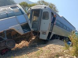 El relato de un pasajero que sobrevivió al descarrilamiento del tren en México reflejó la gravedad del accidente.&nbsp;