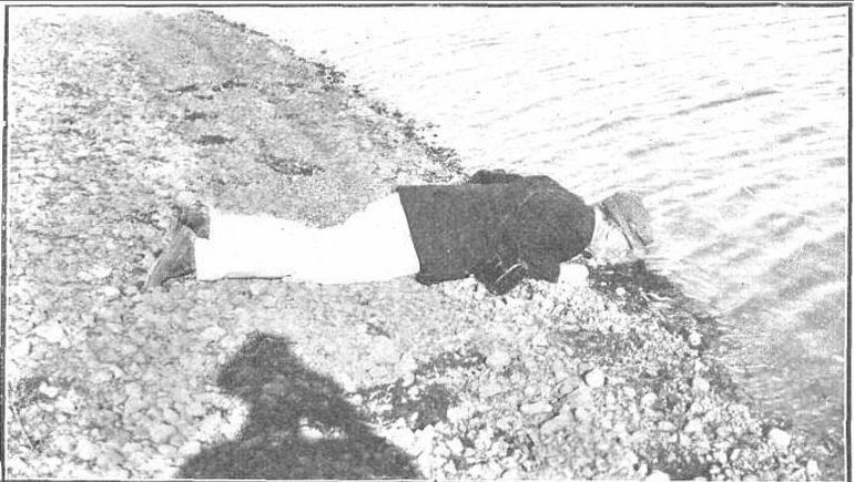 El ingeniero Cerdeña bebe agua el Limay durante su viaje de Neuquén a Picún Leufú.