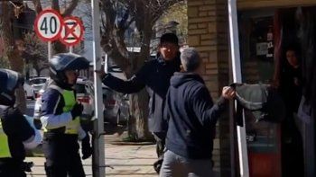 video: manolo berra detuvo a las trompadas a un ladron video: manolo berra detuvo a las trompadas a un ladron