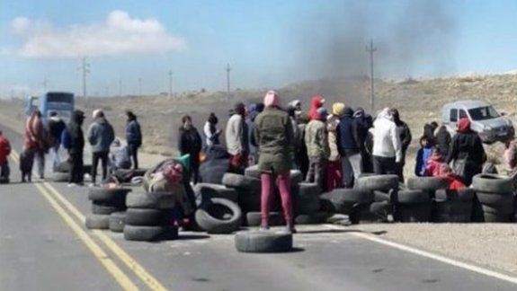 Zapala: crece el conflicto y el corte sobre la Ruta 22 es total