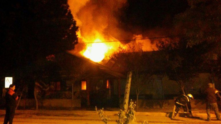 Un incendio destruyó una escuela y creen que fue intencional