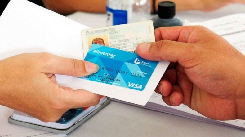 AUH y Tarjeta Alimentar con aumento: esto es lo que cobran antes de Navidad | LM Neuquen AUH y Tarjeta Alimentar con aumento: esto es lo que cobran antes de Navidad