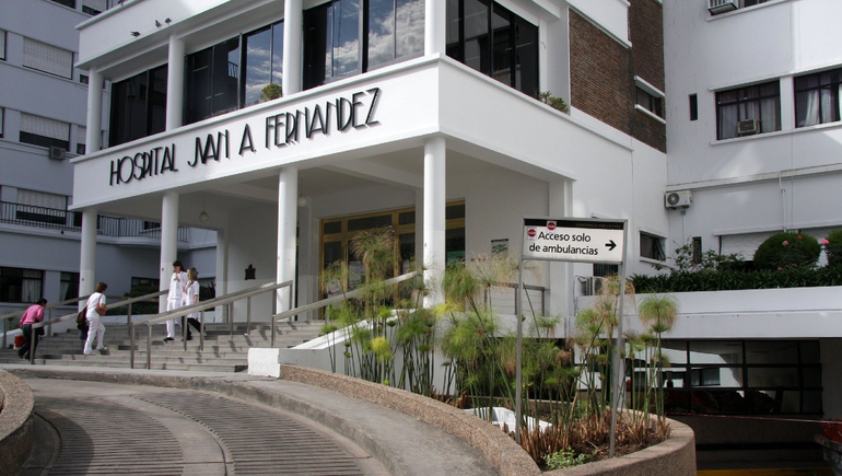 En el hospital Fernández hubo un importante operativo por el caso de abuso sexual